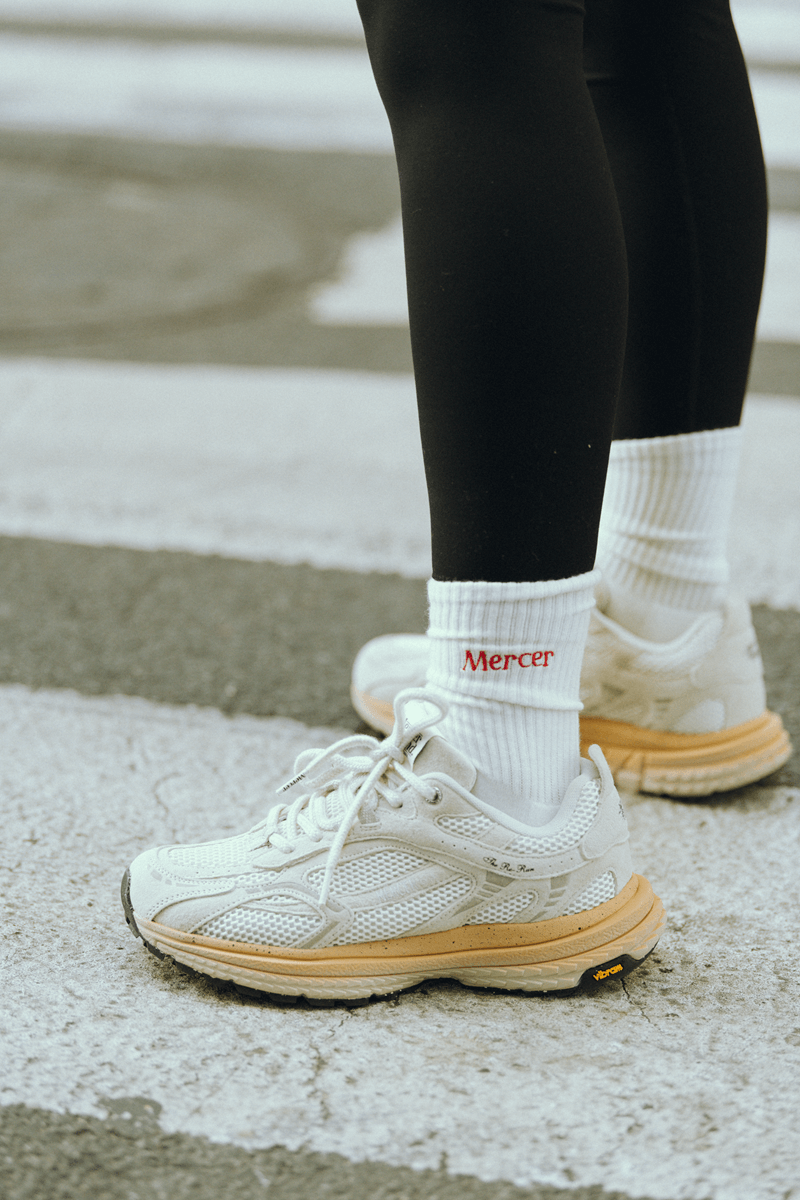 Jakie sneakersy są obecnie modne? Najgorętsze inspiracje